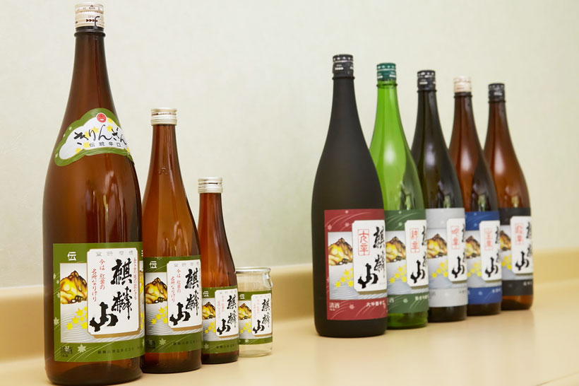 ↑左の3本が普通酒の「麒麟山 伝統辛口」。