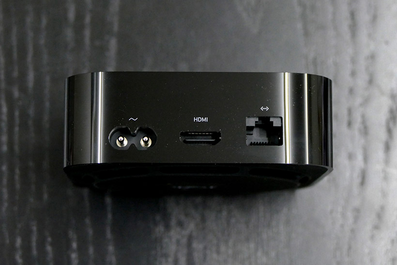 ↑Apple TV 4Kの裏(テレビ側を向く面)