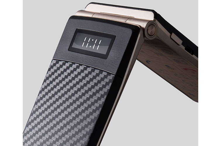 やっぱガラケーの方が使いやすかった……という人に! テンキー付き折りたたみ式スマホ「Mode1 RETRO」