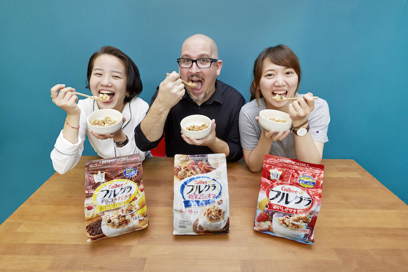 【検証】「フルグラ」を海外の人が食べたら、どう評価する? 昔からほぼ変わらぬ味は国境を超えるウマさだった!
