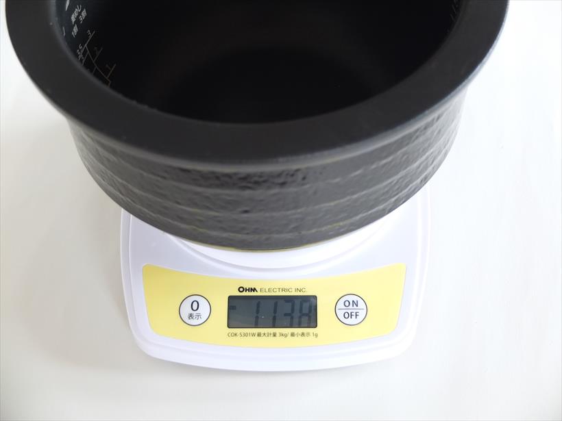↑内釜の重さは三菱電機の本炭釜よりやや軽い程度です