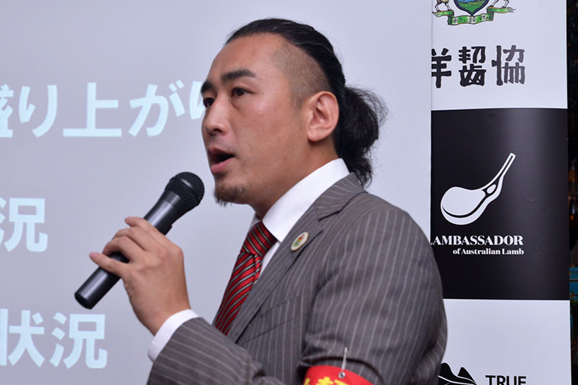 ↑菊池一弘さん。「羊齧(ひつじかじり)協会」の主席でもあります