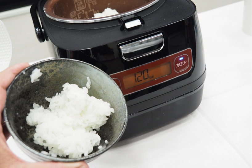 アイリスの好調ぶりを象徴する新作だ! よそったごはんのカロリーを表示する前代未聞の炊飯器
