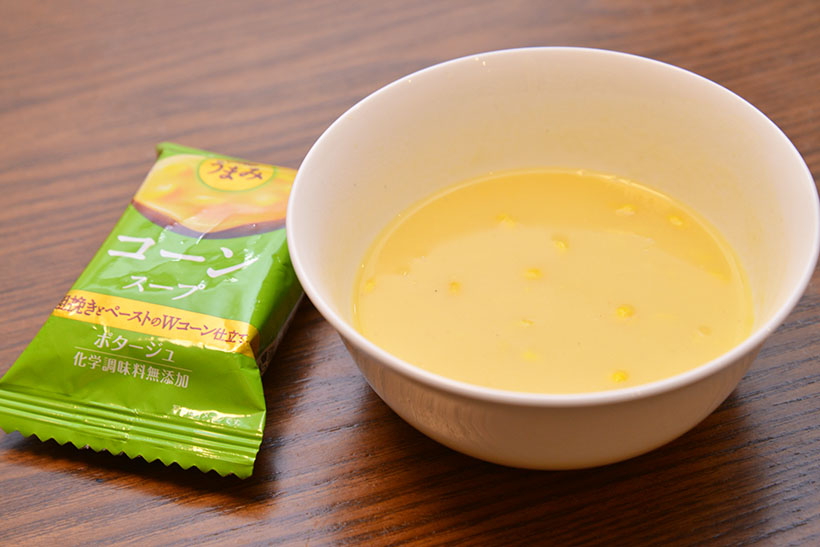 ↑粗挽きコーンとコーンペーストを加えた贅沢な味わいが特徴。トーストをひたして食べてもおいしそう