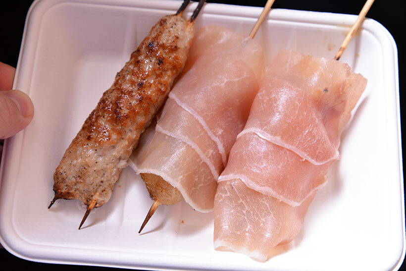 ↑右の2本は「トリノ」(野毛)のぼんじりに生ハムを巻いた串