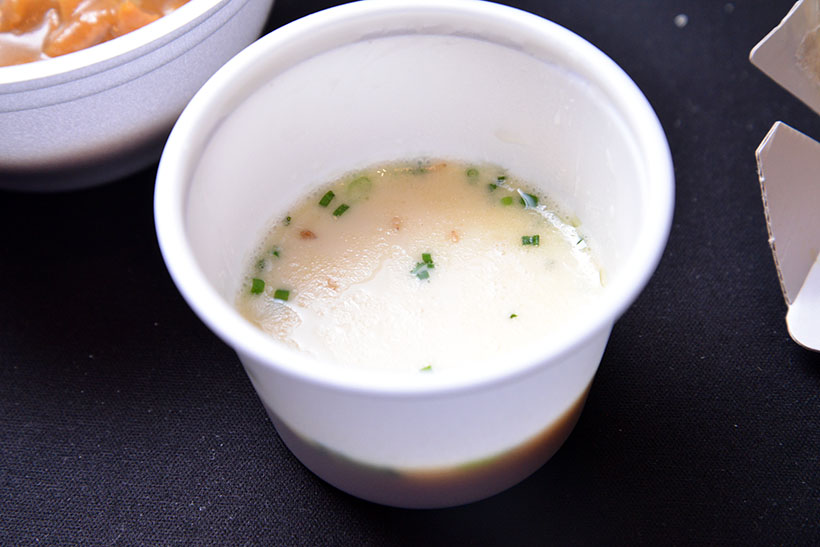 ↑「YAKITORI燃」(六本木)のスープ