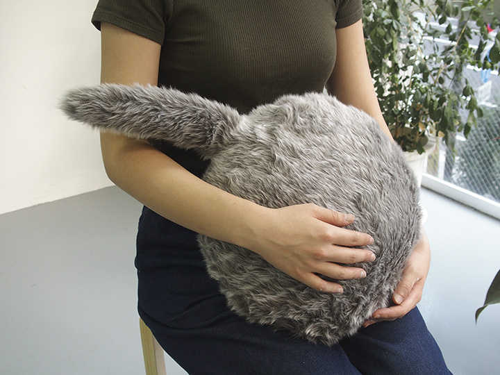 モフモフしたい謎グッズ!? 動きがリアルすぎる“猫のしっぽ”ロボットの正体