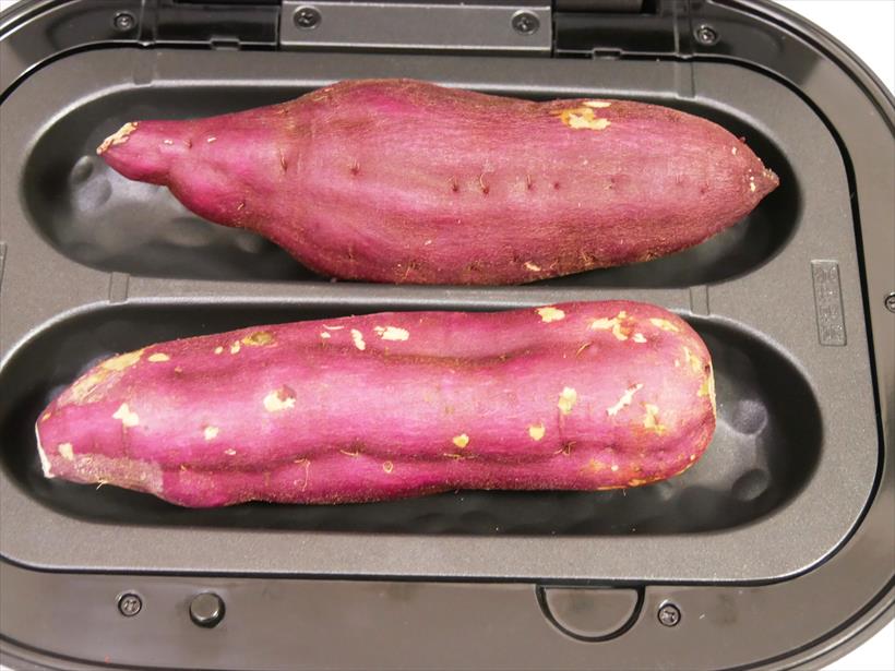 ↑2本まで焼くことができます。もちろん、1本でもOK。形が合えば、どうもろこしも焼くことができます