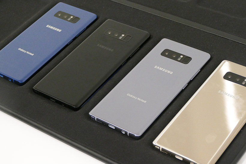 ↑Note8のデザインは、S8/S8+に比べて四隅がやや角張っている。グローバルでは「ミッドナイトブラック」「ディープシーブルー」「オーキッドグレイ」「メープルゴールド」の4色を展開
