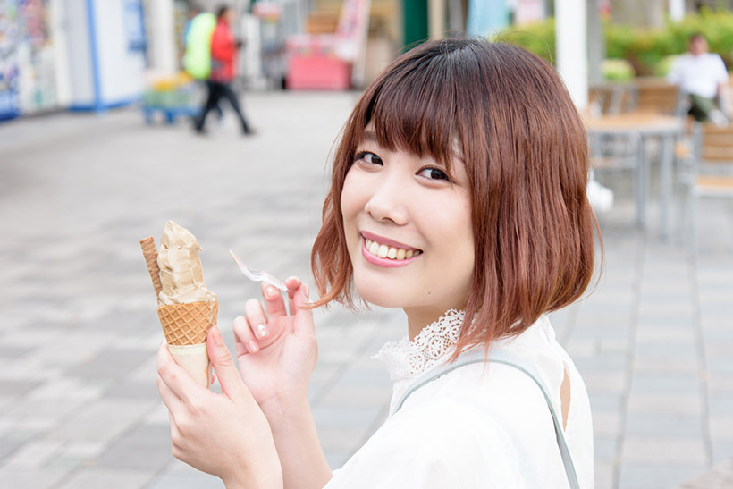 東名高速はアイス好きの楽園だった! サービスエリアの名物アイスを声優・前田玲奈が食べまくる