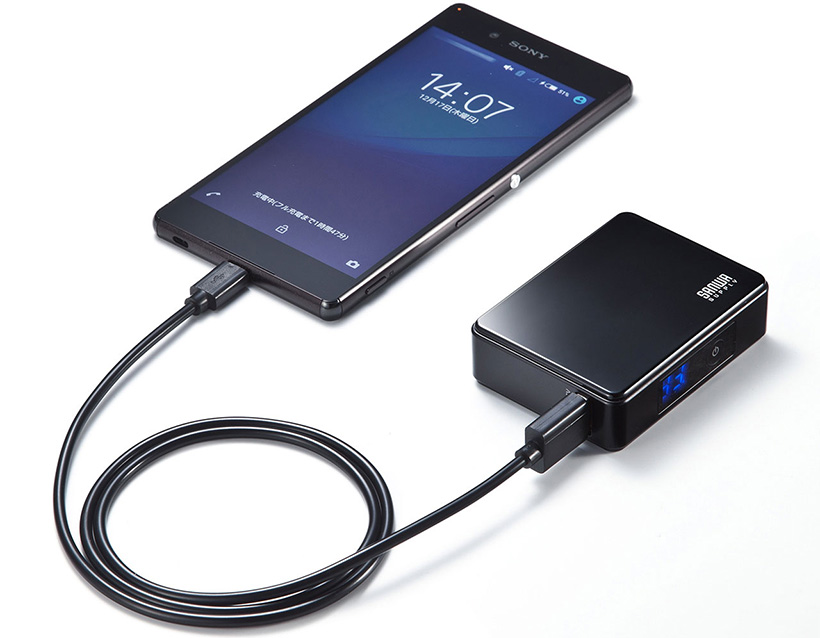 ↑スマホと接続してもスペースをとらないサイズ