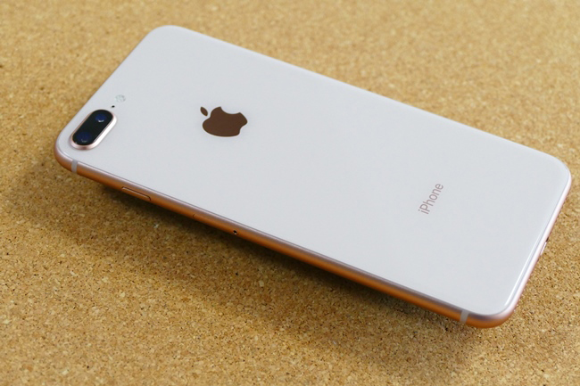 iPhone 8 Plus(ゴールド)の背面