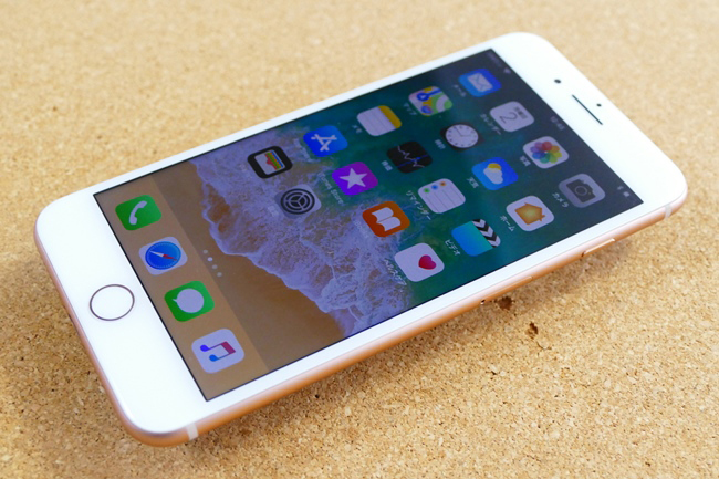 iPhone 8 Plus(ゴールド)の前面
