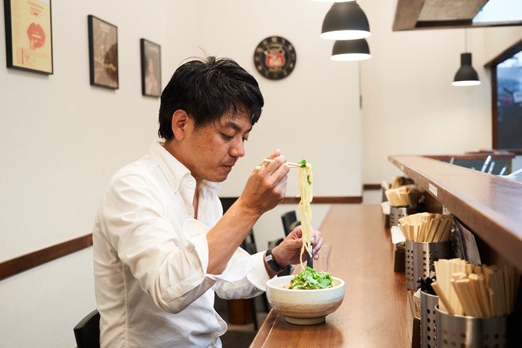 全国屈指の豚骨ラーメンを 別皿野菜とともに食せる「一笑」――サニーデイ・サービス田中 貴presents「女性も喜ぶ旬なラーメン」
