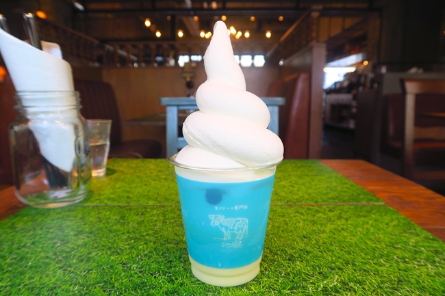 ミルキーソフトのパフェ(842円)