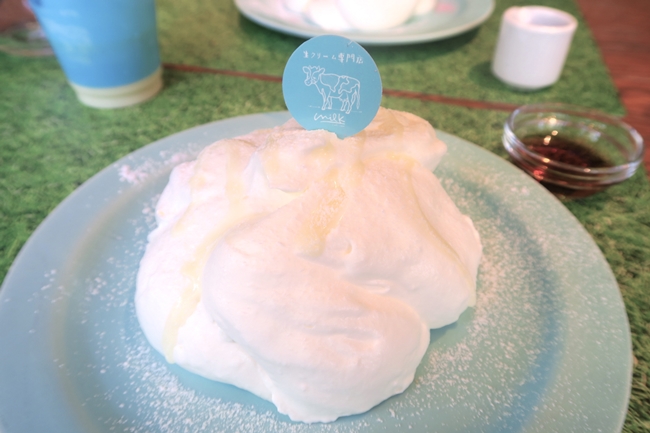 ミルキークリームのシフォンケーキ(842円)