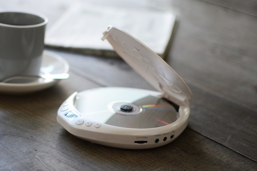 自宅にCD再生機器がない!? そんな人にはポータブルCDプレーヤーがおすすめ!