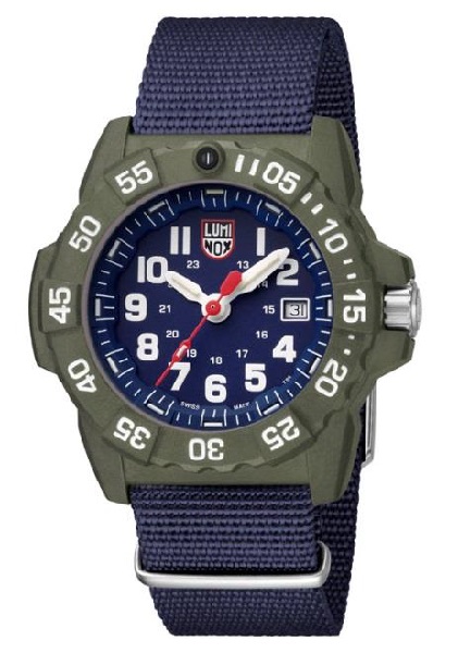 ↑ルミノックス「Navy SEAL 3500 SERIES」4万6440円/Ref.3503.ND/クオーツ/200m防水/直径45mm、厚さ14mm