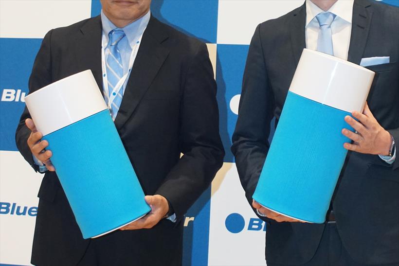 空気清浄機は「置くだけ」から「着せ替えて飾る」モノへ! 2万円以下の筒型コンパクト機、ブルーエアより登場