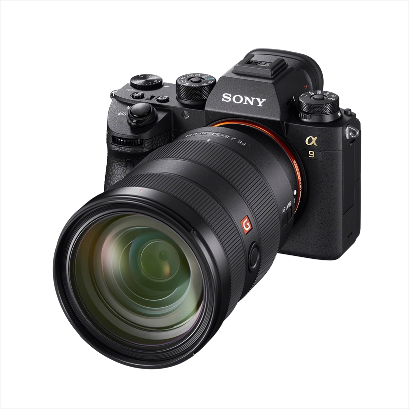 ↑世界初のメモリー内蔵積層型CMOSセンサーを搭載するフルサイズ一眼α9。最高約20コマ/秒のブラックアウトフリー連続撮影などが可能だ。●参考価格/52万2620円