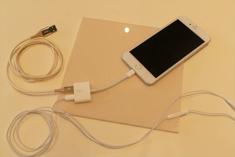 ↑「3.5mm Audio + Charge RockStar」（Apple Store価格で4280円＋税）