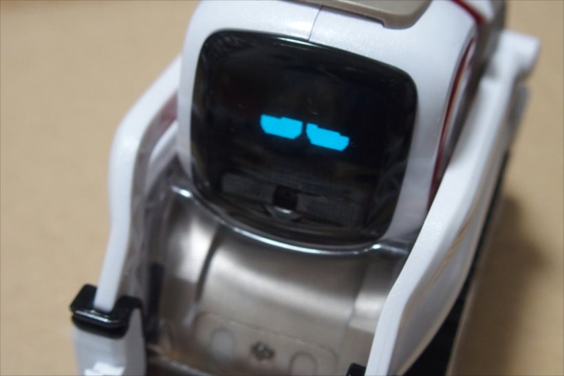 コミュニケーションロボとしては破格! 愛くるしすぎるAIロボット「COZMO（コズモ）」が家にやってきた