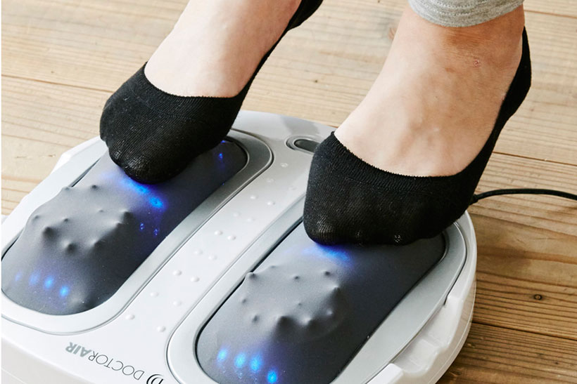 足を置くだけで「指圧」なみにイタ気持ちいい! ドクターエアより約1万円のコンパクトな足専用マッサージ器