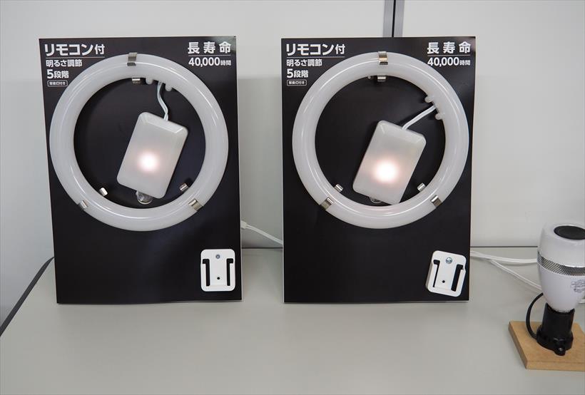 ↑中央の変圧ボックスに常夜灯機能を内蔵