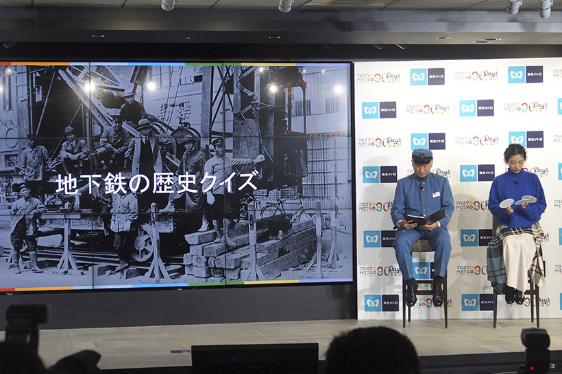 ↑地下鉄の歴史クイズに挑戦する石原さとみさん