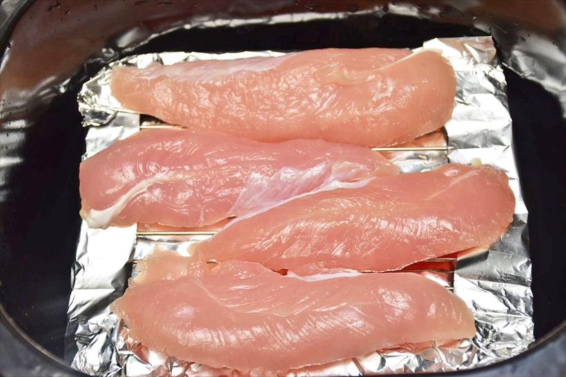 ↑鶏のささみをソミュール液に漬け込んだもの