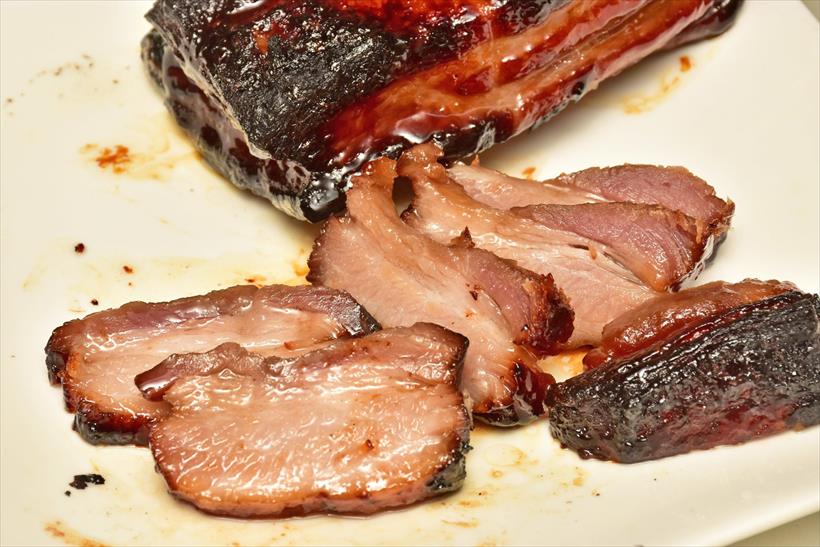 ↑こちらは豚バラ肉で作ったチャーシュー。低温調理なら胸肉やロースでもいいが、ロティサリー調理は脂身の多いバラ肉がピッタリ合っているように感じた