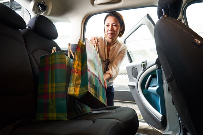 たくさん買い物する日や重い荷物がある時は、タクシーより手軽でバスや電車より楽々快適