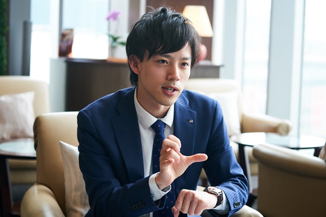 「将来的にはカーシェアリングを第四の公共交通にしたい」と語るパーク24株式会社 企画管理本部 グループ企画部 小沼俊彦さん