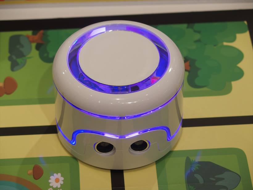 ↑ペーパークラフト ロボット「KamiBot」。実売価格は2万5920円。