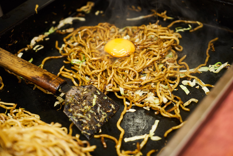 ↑焼きそばは肉の入らないシンプルなタイプ。卵が入ることで味がマイルドになる