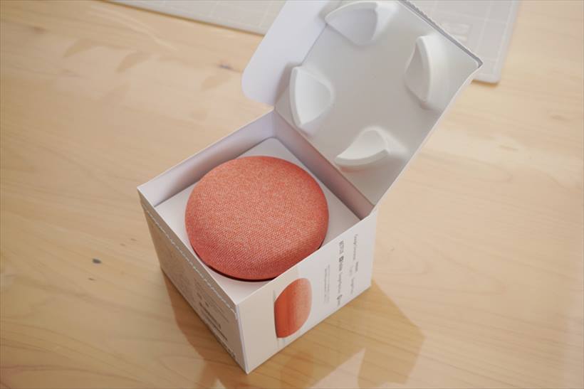 ↑Google Home Miniのハコ開け。ミニなハコにミニなAIスピーカーが入っていた