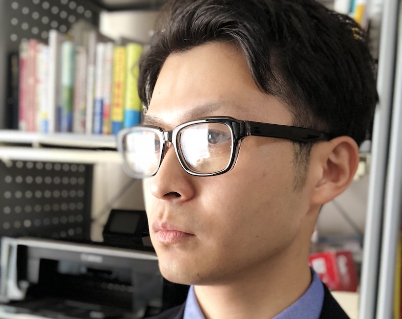 ↑眼鏡をかけた状態で検証。問題なく認証された