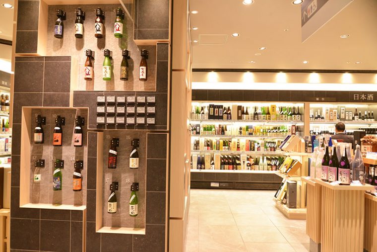 ↑日本酒や焼酎は東武百貨店独自の売り場となり、ディスプレイも品ぞろえも圧巻!