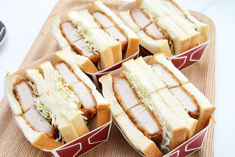 ↑三元豚のロースとんかつサンド(420円)※写真は4人前で試食用にカットされたもの