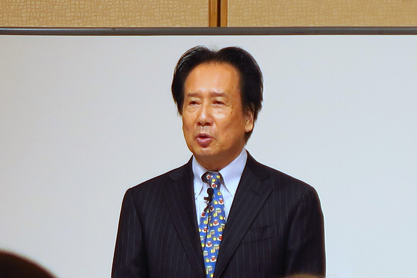 ↑紅茶研究科の磯淵猛氏が解説。午後の紅茶の商品アドバイザーとしてだけでなく、神奈川県・藤沢で「紅茶専門店ディンブラ」を営む