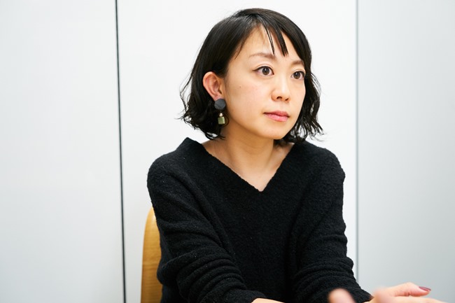 Makuakeで“キュレーター”という役割を担う細田芽衣さん。プロジェクトの設計段階から実行者の相談役となり、目標達成までの伴走役になってくれます。キュレーターがサポートするためプロジェクト成功率が高いことが、Makuakeの特徴にもなっています