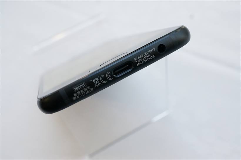 ↑充電コネクタはUSB Type-Cを採用