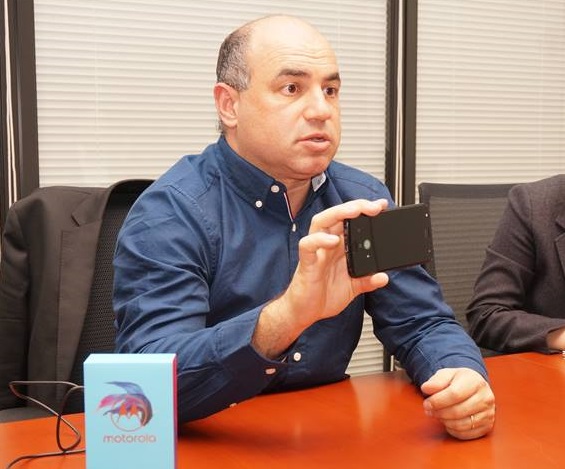 モトローラ社長に聞いた! 最新モデル「Moto X4」と拡張デバイス「Moto Mods」の気になるトコ