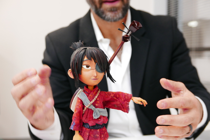 ↑ブラッド・シフ氏が来日に際して持参した、主人公クボのパペット。体のあらゆる部位がなめらかに可動する