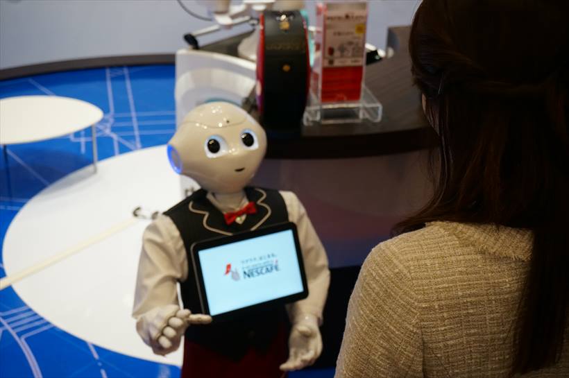 ↑Pepperに近づくと「いらっしゃいませ」と歓迎してくれます
