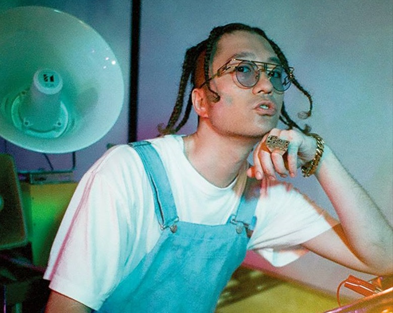 ↑CAPブランドNEMESの運営、アニメ「スペース☆ダンディ」、ももクロの妹分・チームしゃちほこへの楽曲提供やRedbullのTV CMナポレオン編、NHK Eテレ「ごちそんぐDJ」出演、Booking.com WEB CM等と多岐にわたりROCKしている