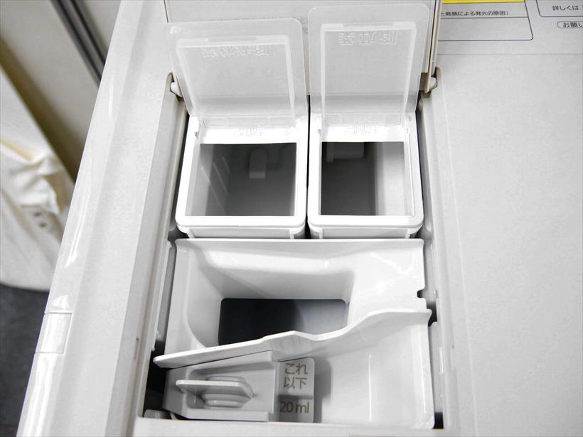 ↑液体洗剤や柔軟剤を入れるタンクは取り外して洗えます