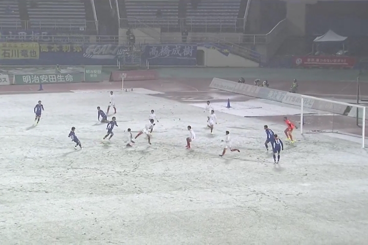 Jリーグ・モンテディオ山形の試合で大雪！キックオフから30分で「驚きの白さ」に