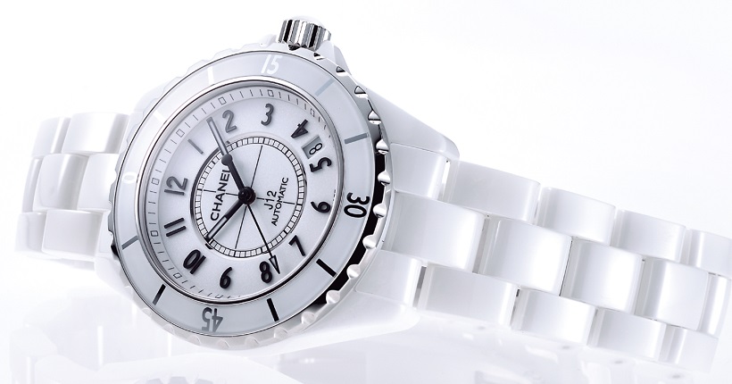 ↑シャネル「J12」63万7200円/自動巻き/ケース径38㎜/200m防水