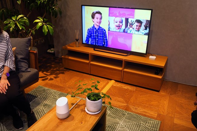 「OK、Google。Netflixで~を見せて」と話しかければ、すぐに作品を検索してテレビに表示してくれる